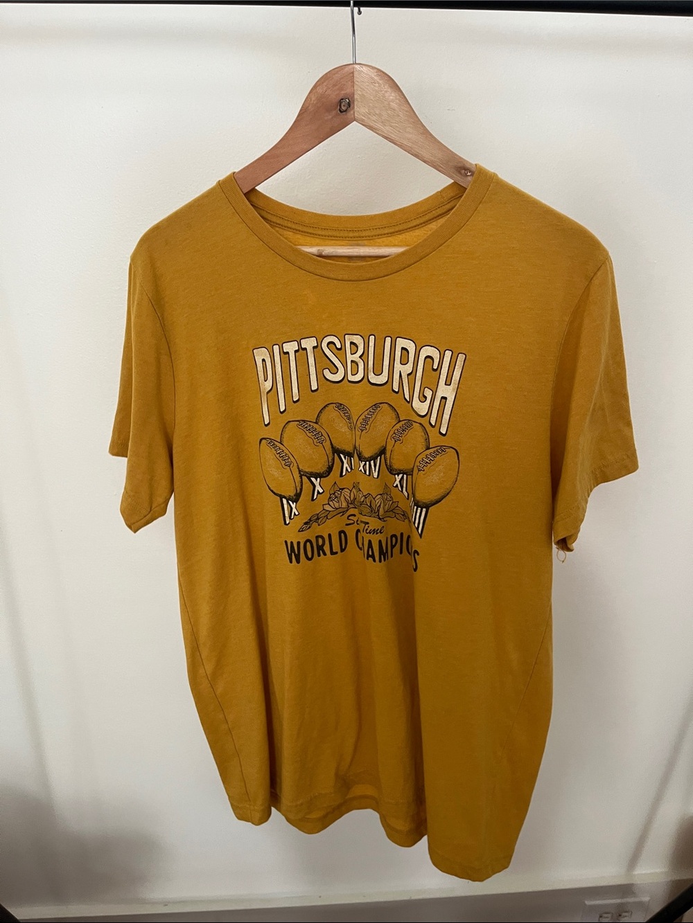 Pittsburgh Steelers World Champs Gold Graphic Tee Size Large